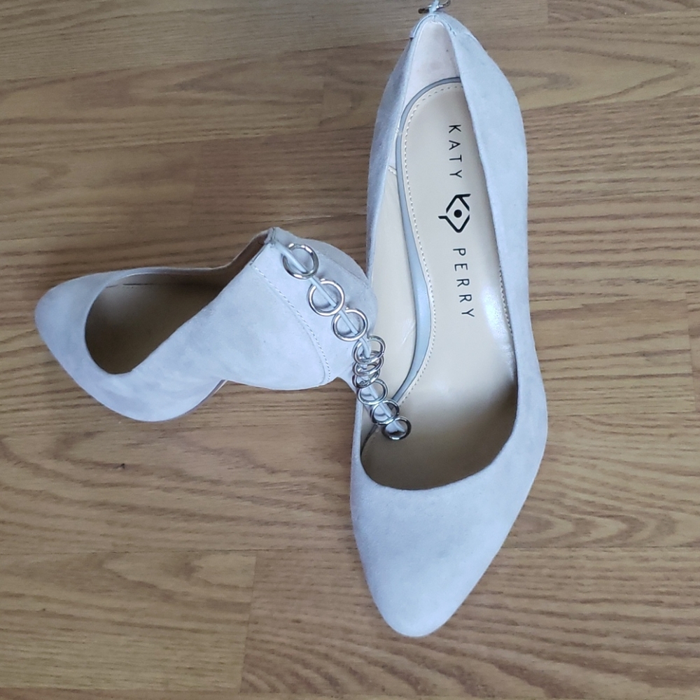 Katy Perry Pumps - Picture 3 of 6